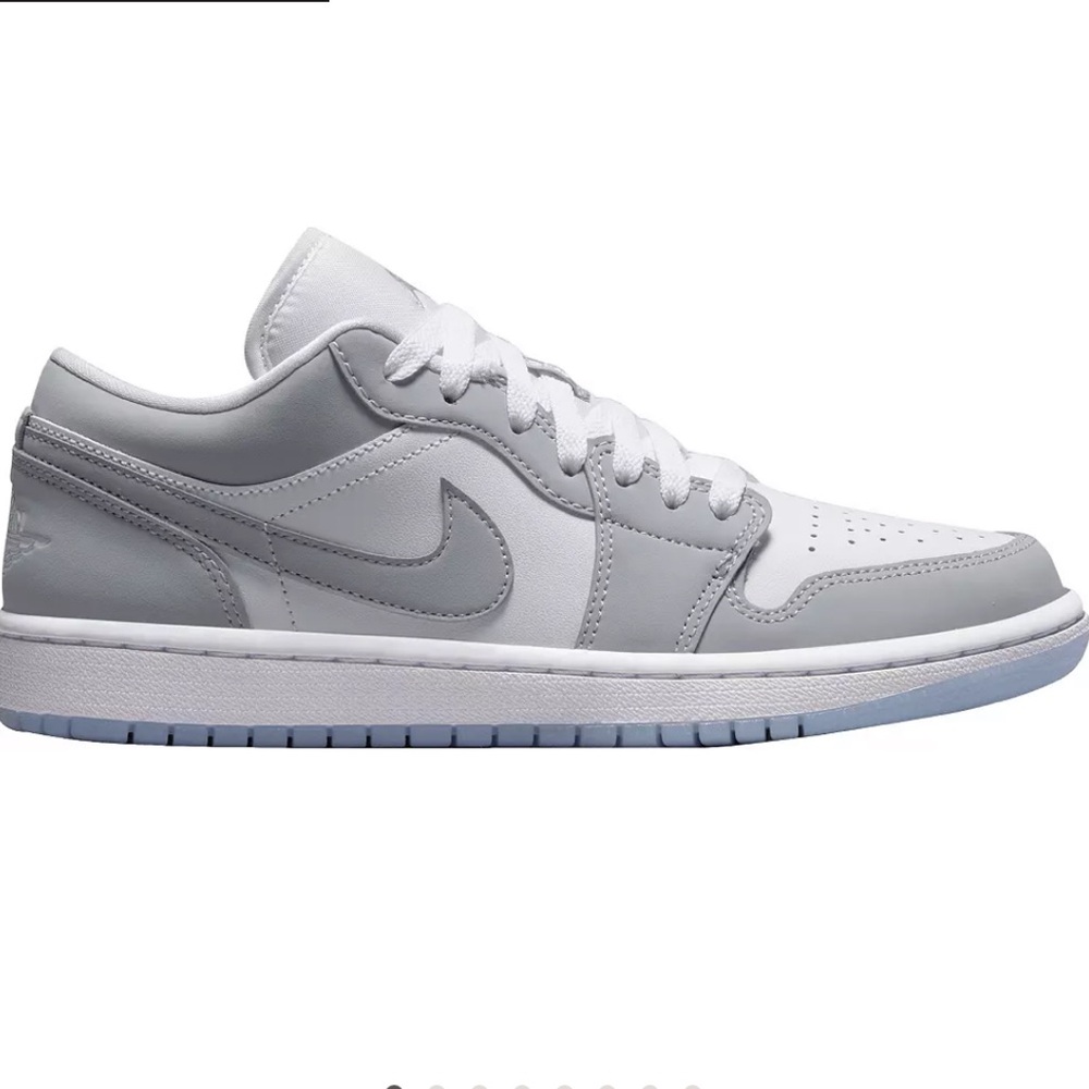 Women's Air Jordan 1 Low Sneakers - White/Wolf Grey/Aluminum